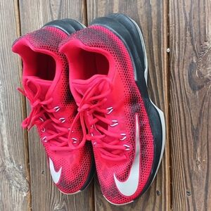 Nike Air max Infuriate men's athletic shoes size 7